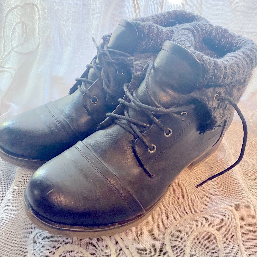 Combat boots